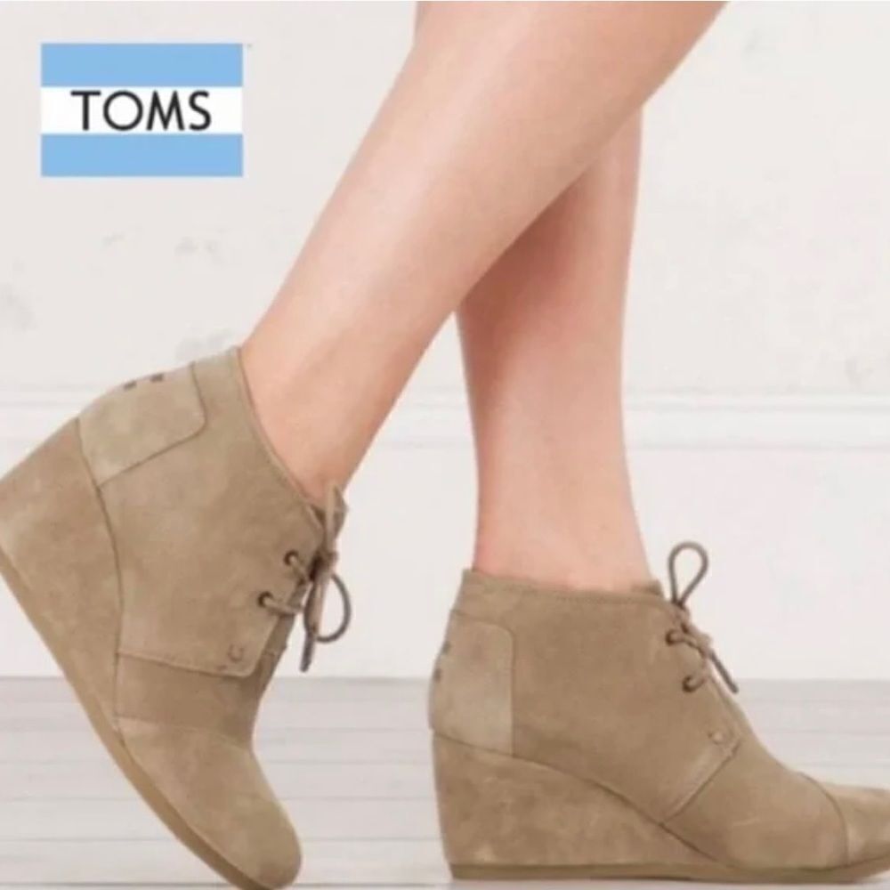 Toms Desert Wedge Tan Suede Lace Up Bootie Women’s Size 7